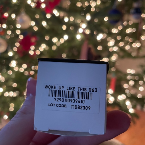 IL MAKIAGE Woke Up Like This Foundation - Picture 4 of 8